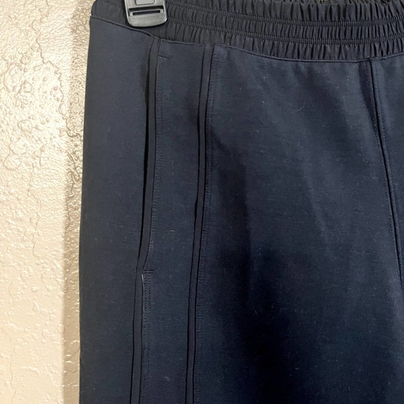 LULULEMON Wanderer Black Cropped Jogger Pants Size 4 - Picture 2 of 8